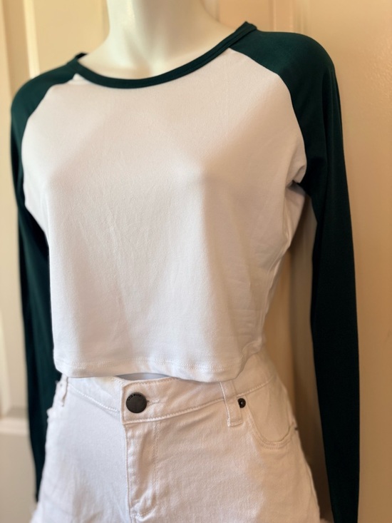 Essentials Tops - NWT, Essentials White Crop Top with Dark Green Sleeves, size S